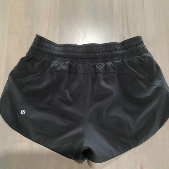 Lululemon Black/Gray Choose a Side Reversible Mid-Rise Shorts - 3" Inseam - Picture 5 of 8